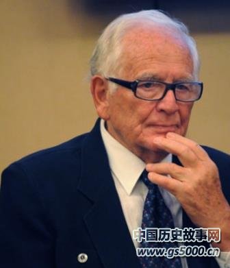 皮尔·卡丹:绝望中绘制的时装曲线