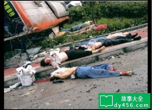 10?1重庆711公交灵异事件,大巴从桥上坠落致29人死亡