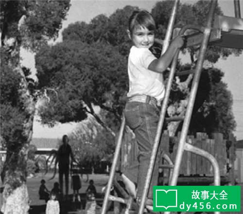 瘦长鬼影背后的真实案件,美国瘦长鬼影杀人案真相分析
